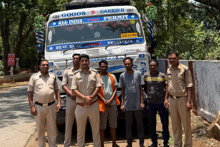 बिना अभिवहन पास चूना पत्थर गिट्टी से भरे 3 ट्रेलर जब्त बिना अभिवहन पास चूना पत्थर गिट्टी से भरे 3 ट्रेलर जब्त