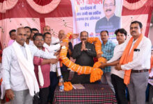 उप मुख्यमंत्री साव ने 5 गांवों में लगाई चौपाल, 56 लाख के विकास कार्यों की घोषणा की, युवाओं को दिए क्रिकेट किट