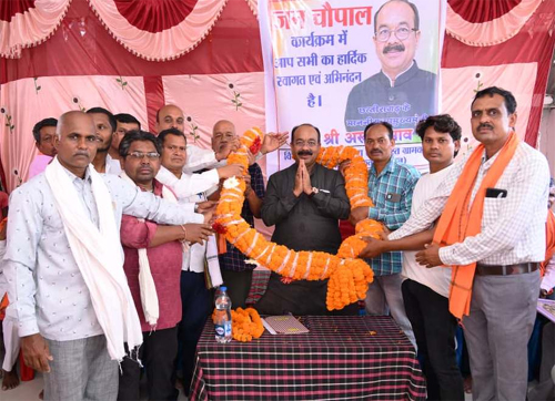 उप मुख्यमंत्री साव ने 5 गांवों में लगाई चौपाल, 56 लाख के विकास कार्यों की घोषणा की, युवाओं को दिए क्रिकेट किट उप मुख्यमंत्री साव ने 5 गांवों में लगाई चौपाल, 56 लाख के विकास कार्यों की घोषणा की, युवाओं को दिए क्रिकेट किट