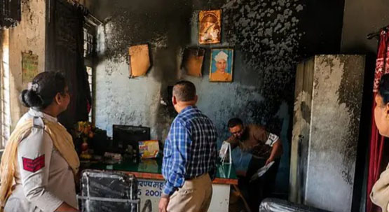 महेश बघेल महाविद्यालय केशकाल में शॉर्ट सर्किट से लगी आग महेश बघेल महाविद्यालय केशकाल में शॉर्ट सर्किट से लगी आग