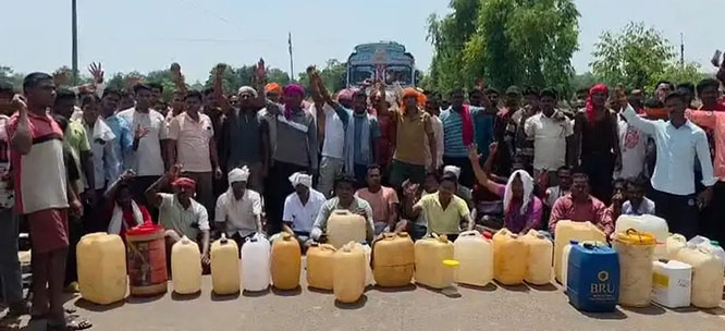 पेट्रोल-डीजल संकट से नाराज ग्राम भगदेवा के ग्रामीणों ने किया चक्काजाम पेट्रोल-डीजल संकट से नाराज ग्राम भगदेवा के ग्रामीणों ने किया चक्काजाम