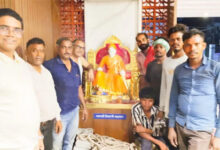 600 किलो की शिवाजी प्रतिमा को 20 लोगों ने पांच घंटे की मशक्कत के बाद किया स्थापित