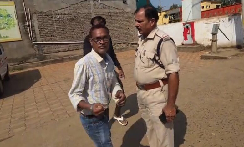 केशकाल अस्पताल में नशे में ड्यूटी करते डॉक्टर का वीडियो वायरल, जांच शुरू