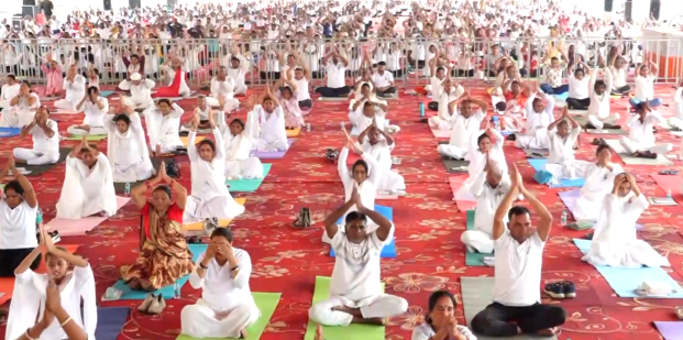 अंबिकापुर में मुख्यमंत्री विष्णु देव साय ने किया सामूहिक योग, दिया स्वस्थ जीवन का संदेश