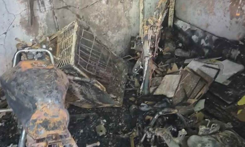 घर में एसी ब्लास्ट बना काल, आग की चपेट में आए पिता-पुत्र; एक की मौत
