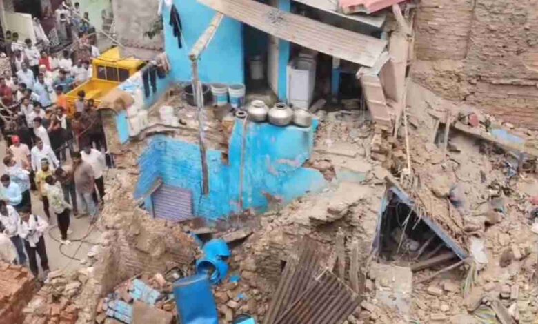 गिरा दो मंजिला मकान, मलबे में दबकर 15 वर्षीय किशोर की दर्दनाक मौत
