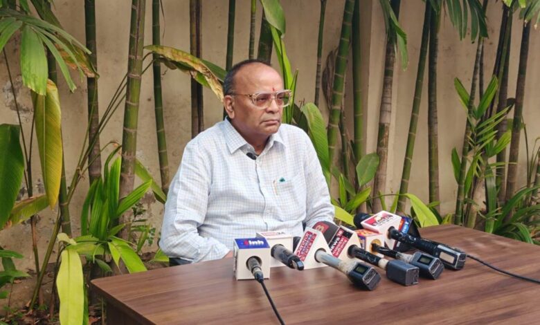सीएम हाउस बैठक पर सियासत तेज, अजय चंद्राकर ने कांग्रेस पर किया पलटवार सीएम हाउस बैठक पर सियासत तेज, अजय चंद्राकर ने कांग्रेस पर किया पलटवार