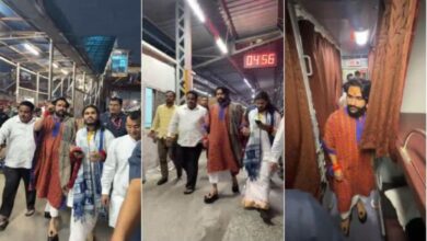 बागेश्वर धाम सरकार का संदेश साधना के बाद ट्रेन से सफर, आम यात्रियों के साथ साझा किया सार्वजनिक परिवहन का अनुभव