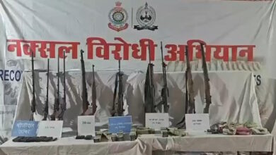 जंगल में छिपा नक्सलियों का खजाना मिला, हथियारों के साथ 24 लाख रुपये बरामद