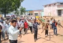 बुवाई के बीच खाद संकट, किसानों का सड़क पर प्रदर्शन और चक्काजाम