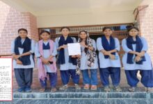 छात्राओं ने खोला मोर्चा, बंद गर्ल्स हॉस्टल शुरू कराने की मांग को लेकर सौंपा ज्ञापन