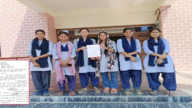 छात्राओं ने खोला मोर्चा, बंद गर्ल्स हॉस्टल शुरू कराने की मांग को लेकर सौंपा ज्ञापन