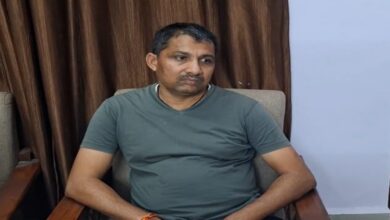 80 हजार रुपये रिश्वत लेते रंगे हाथों पकड़ा गया राजस्व निरीक्षक, विभाग में हड़कंप 80 हजार रुपये रिश्वत लेते रंगे हाथों पकड़ा गया राजस्व निरीक्षक, विभाग में हड़कंप