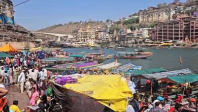 ओंकारेश्वर में नाविक संघ की हड़ताल खत्म, कलेक्टर के आश्वासन के बाद शुरू हुआ नौका संचालन