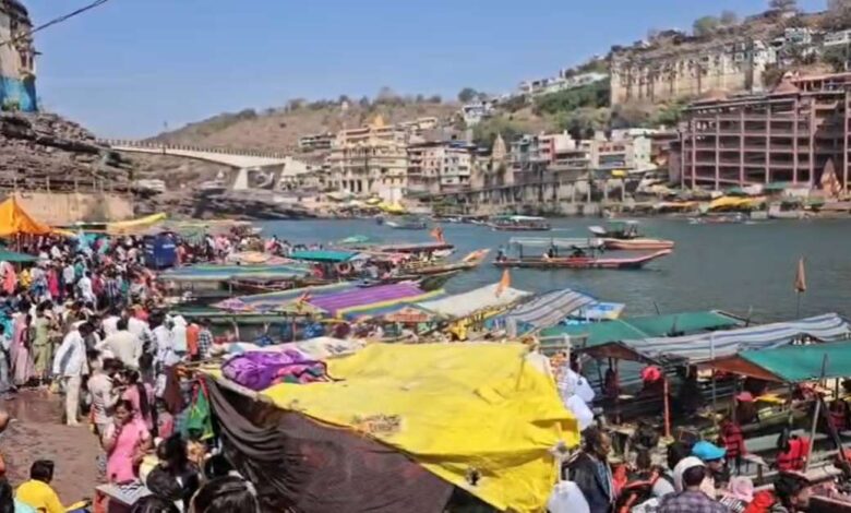 ओंकारेश्वर में नाविक संघ की हड़ताल खत्म, कलेक्टर के आश्वासन के बाद शुरू हुआ नौका संचालन ओंकारेश्वर में नाविक संघ की हड़ताल खत्म, कलेक्टर के आश्वासन के बाद शुरू हुआ नौका संचालन