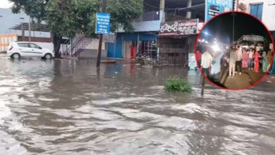 विधायक कार्यालय के पास जलभराव से हंगामा, पुलिया निर्माण की मांग पर सड़क पर उतरे लोग