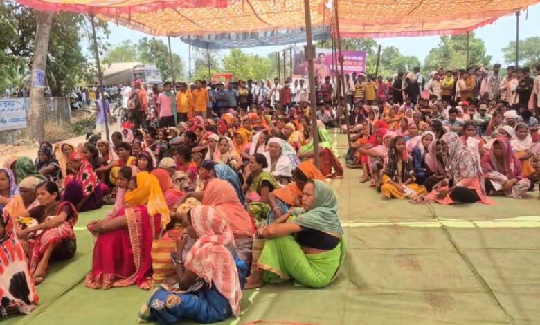 विकास की मांगों को लेकर बड़ा आंदोलन, कोयलीबेड़ा में 7वें दिन भी धरना जारी