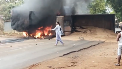 तेज रफ्तार बनी हादसे की वजह दो ट्रक टकराए, लगी भीषण आग