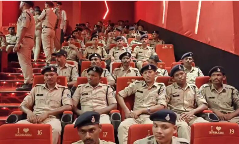 नर्मदापुरम में रील-रियल का धमाका लापता इंस्पेक्टर की कहानी निकली फिल्म प्रमोशन का मास्टरस्ट्रोक नर्मदापुरम में रील-रियल का धमाका लापता इंस्पेक्टर की कहानी निकली फिल्म प्रमोशन का मास्टरस्ट्रोक