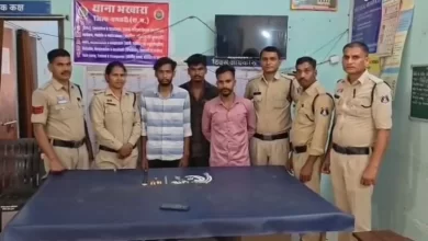 सराफा कारोबारी समेत 3 गिरफ्तार, सोने का बिस्किट भी बरामद