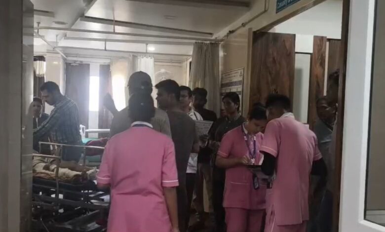 इस्पात संयंत्र में बड़ा हादसा, फर्नेस ब्लास्ट से 4 मजदूर घायल इस्पात संयंत्र में बड़ा हादसा, फर्नेस ब्लास्ट से 4 मजदूर घायल