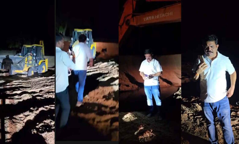 बीजापुर में अवैध रेत कारोबार पर विधायक का एक्शन, मौके पर पहुंचकर बंद कराई मशीनें बीजापुर में अवैध रेत कारोबार पर विधायक का एक्शन, मौके पर पहुंचकर बंद कराई मशीनें