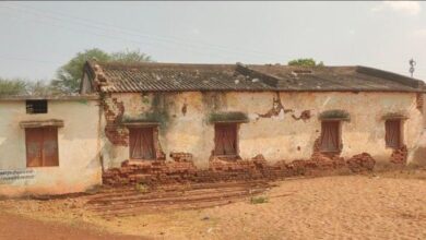 जर्जर स्कूल भवनों में पढ़ने को मजबूर बच्चे, बारिश में बढ़ा हादसे का खतरा