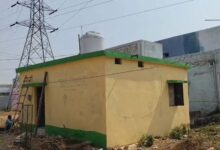 आम लोगों पर कार्रवाई, आंगनबाड़ी केंद्रों में खुद नगरपालिका ने लगाए मोटर पंप