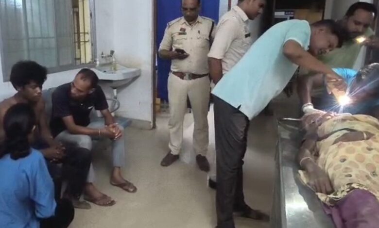 माँ से विवाद, बेटे ने पीट पीटकर उतारा मौत के घाट
