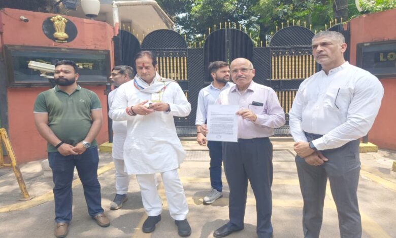 कांग्रेस ने लगाया सरकारी अस्पतालों में अमानक दवा आपूर्ति का आरोप, राज्यपाल को सौंपा ज्ञापन