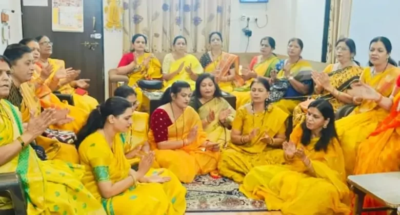 रोहिणीपुरम केंद्र की महिलाओं ने सुमन कल्याणपुर को दी सुरीली श्रद्धांजलि