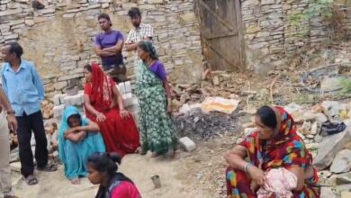 पत्नी के मायके जाने से नाराज पति ने बच्चो सहित जान दी