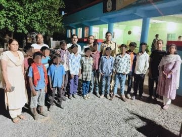 13 बैगा बच्चों को बाल श्रम से कराया मुक्त,अब करेंगे पढाई 13 बैगा बच्चों को बाल श्रम से कराया मुक्त,अब करेंगे पढाई