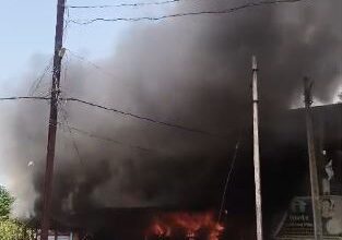 मनिहारी और ब्यूटी पार्लर में लगी आग मनिहारी और ब्यूटी पार्लर में लगी आग