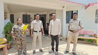 घर घुसकर महिला से दुष्कर्म का फरार आरोपी मोहला से गिरफ्तार घर घुसकर महिला से दुष्कर्म का फरार आरोपी मोहला से गिरफ्तार