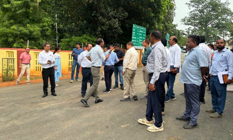 नियमित एवं कड़ाई से मॉनिटरिंग कर गुणवत्ता सुनिश्चित करने व समय-सीमा में कार्यों को पूर्ण करने के निर्देश, कार्यों की प्रगति पर जाहिर किया असंतोष