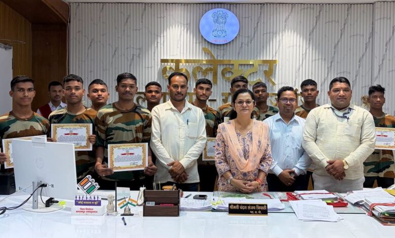 वनांचल के युवाओं का पराक्रम, शंकरगढ़ के 11 युवा बने अग्निवीर, अरविंद का भारतीय सेना की स्पेशल फोर्स में चयन वनांचल के युवाओं का पराक्रम, शंकरगढ़ के 11 युवा बने अग्निवीर, अरविंद का भारतीय सेना की स्पेशल फोर्स में चयन