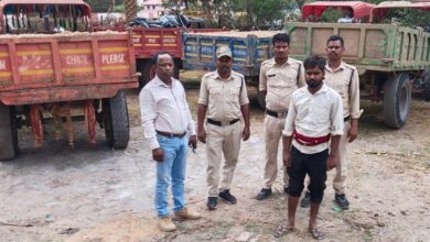 महान नदी में अवैध रेत उत्खनन पर बड़ी कार्रवाई, 3 ट्रैक्टर जब्त
