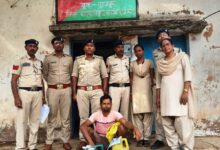 अवैध शराब पर आबकारी विभाग का शिकंजा, महुआ शराब और लाहन जब्त