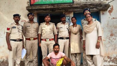 अवैध शराब पर आबकारी विभाग का शिकंजा, महुआ शराब और लाहन जब्त अवैध शराब पर आबकारी विभाग का शिकंजा, महुआ शराब और लाहन जब्त