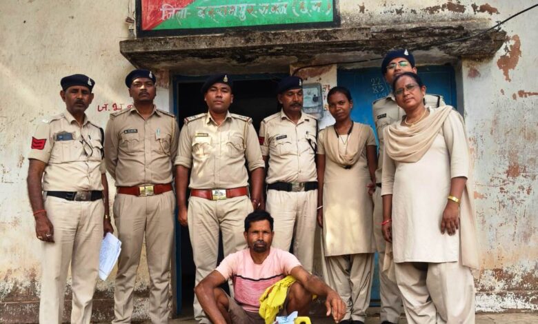 अवैध शराब पर आबकारी विभाग का शिकंजा, महुआ शराब और लाहन जब्त अवैध शराब पर आबकारी विभाग का शिकंजा, महुआ शराब और लाहन जब्त