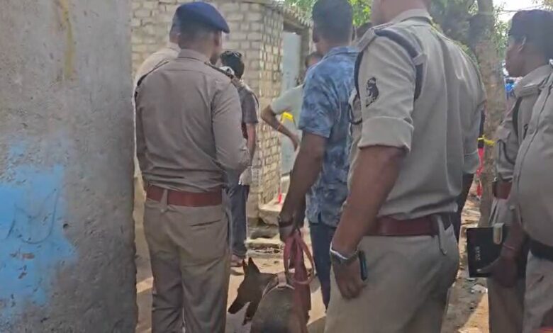 गली में मिला युवक का शव गली में मिला युवक का शव