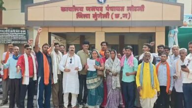 जमीन पर तालाब निर्माण को लेकर दो पक्ष भिड़े, एसडीएम ने मांगी रिपोर्ट जमीन पर तालाब निर्माण को लेकर दो पक्ष भिड़े, एसडीएम ने मांगी रिपोर्ट