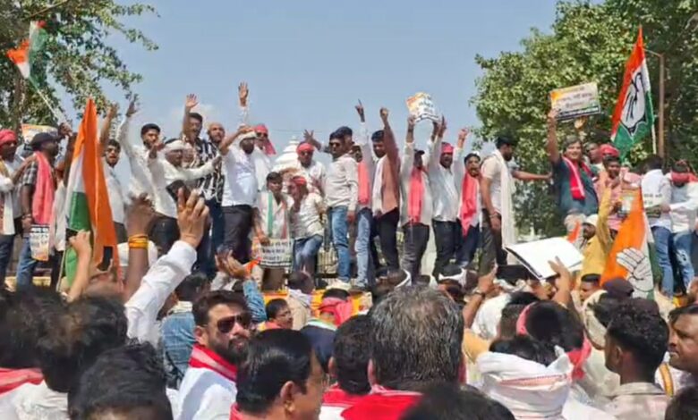 किसानों की समस्या को लेकर किसान कांग्रेस ने कलेक्ट्रेट घेरा, समाधान नहीं होने पर उग्र आंदोलन किसानों की समस्या को लेकर किसान कांग्रेस ने कलेक्ट्रेट घेरा, समाधान नहीं होने पर उग्र आंदोलन
