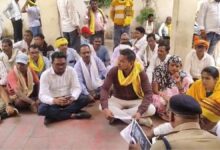 आदिवासी समाज पर आपत्तिजनक टिप्पणी से नाराज लोगों ने कोतवाली घेरा