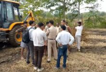 खेत के बीच से नहर निकालने से नाराज किसान ने खाया जहर