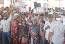 सुशासन तिहार में कांग्रेस और महिलाओं ने किया प्रदर्शन