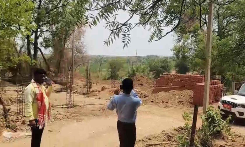 शासकीय जमीन पर बनाया जा रहा था रिसोर्ट, कलेक्टर से शिकायत