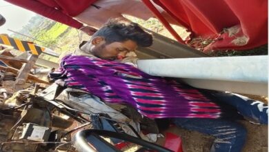 स्कार्पियो की ठोकर से रेत परिवहन कर रहा ट्रैक्टर पलटा , ड्राइवर की मौत स्कार्पियो की ठोकर से रेत परिवहन कर रहा ट्रैक्टर पलटा , ड्राइवर की मौत