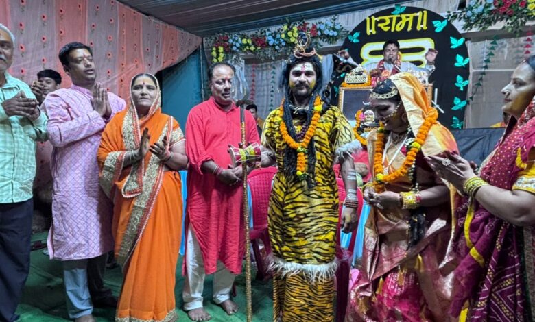 “बेटी यश बढ़ाने आती है” :लिटिया सेमरिया में चल रही शिव महापुराण कथा में आचार्य डॉ विक्रांत दुबे का भावुक संदेश